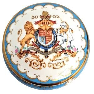 Queen Elizebeth II The Royal Collection Vintage Fine Bone China Trinket Box